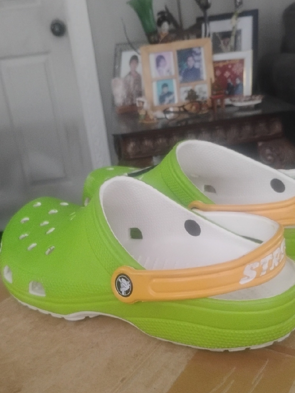 CROCS